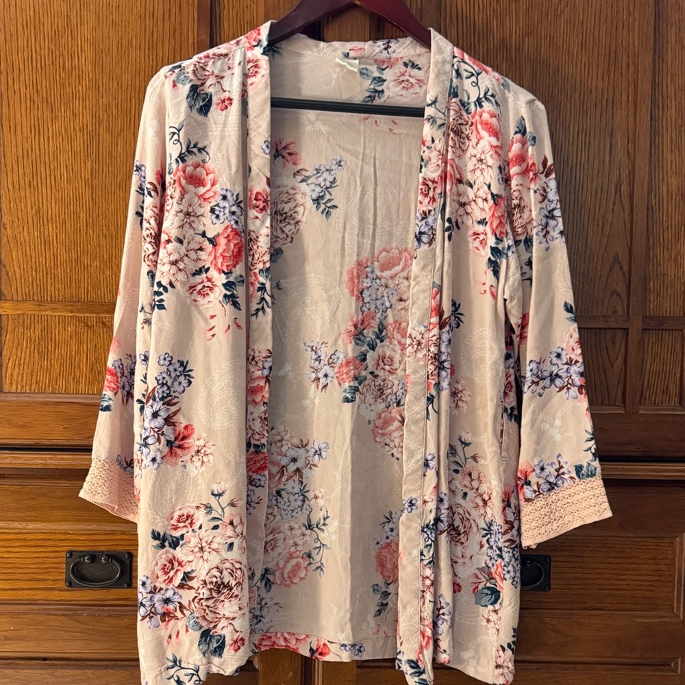 Japna Lounge Floral Kimono Top Layering Cover Up Robe Crochet Trim Pajamas